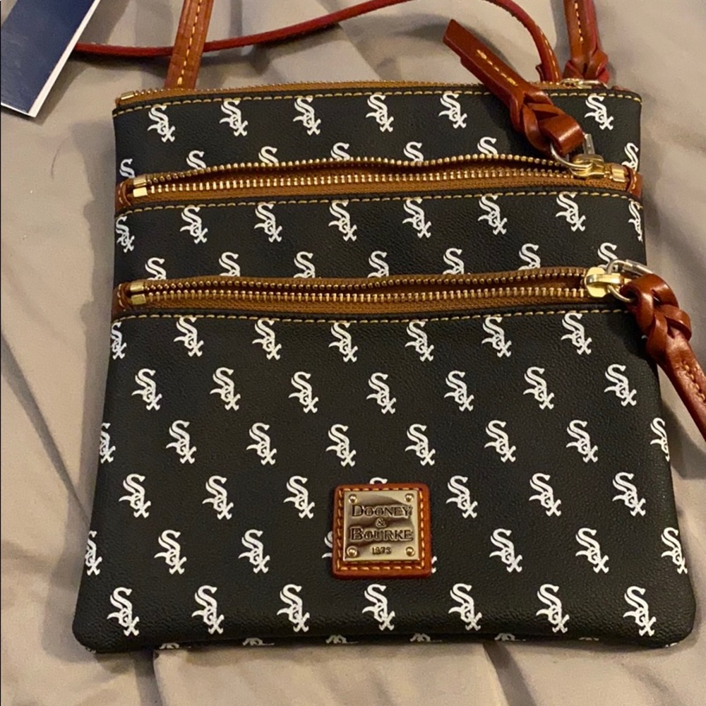 Dooney&Bourke Cross Body Bag